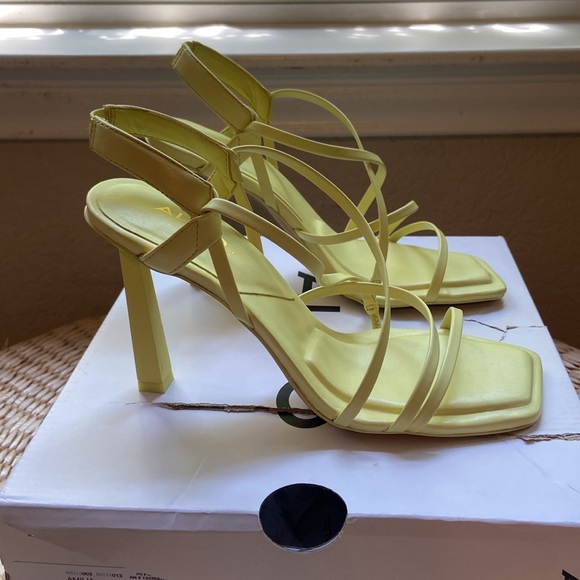 NIB - Aldo Amilia Heel - Yellow - Picture 6 of 13